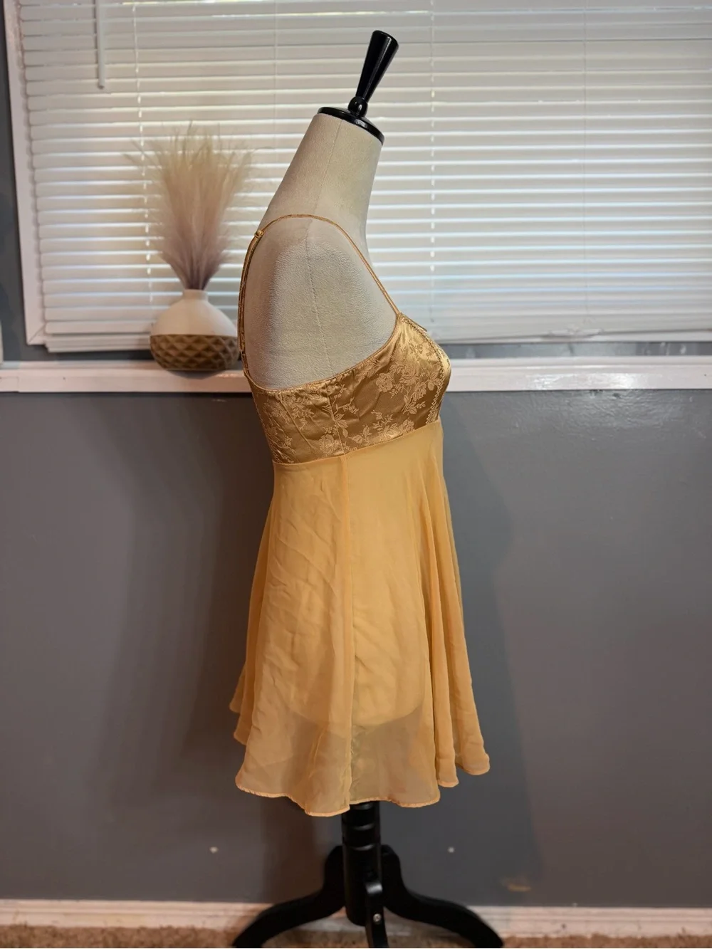 Vintage Victoria’s Secret Gold Floral Satin Sheer Babydoll Cami Top XS Y2K - Picture 6 of 9